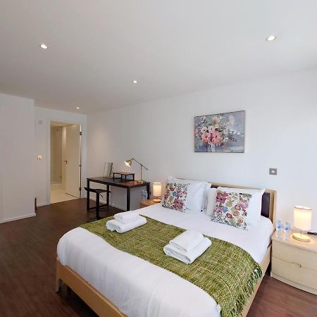 Fully Serviced Two Bed Apartment By Excel & O2 伦敦 外观 照片