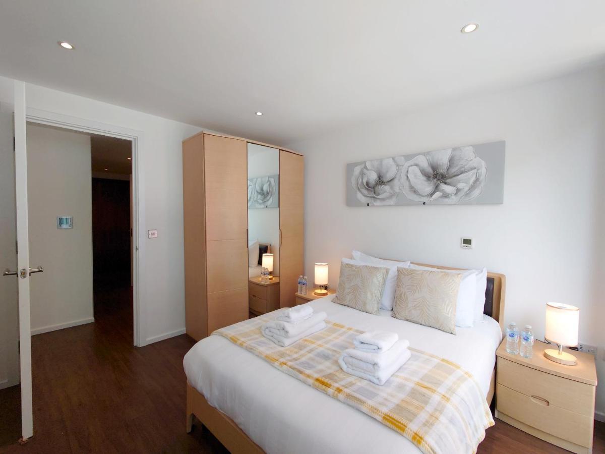 Fully Serviced Two Bed Apartment By Excel & O2 伦敦 外观 照片
