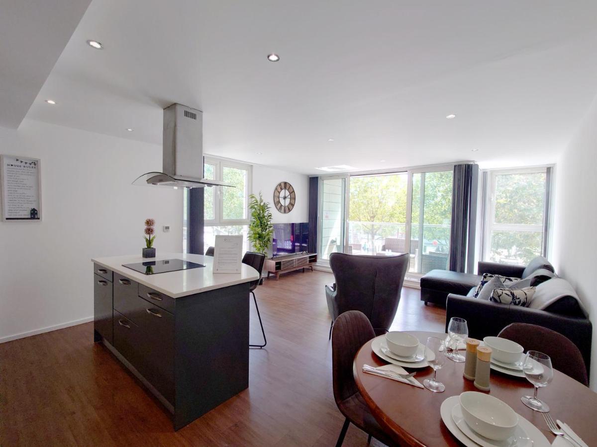 Fully Serviced Two Bed Apartment By Excel & O2 伦敦 外观 照片